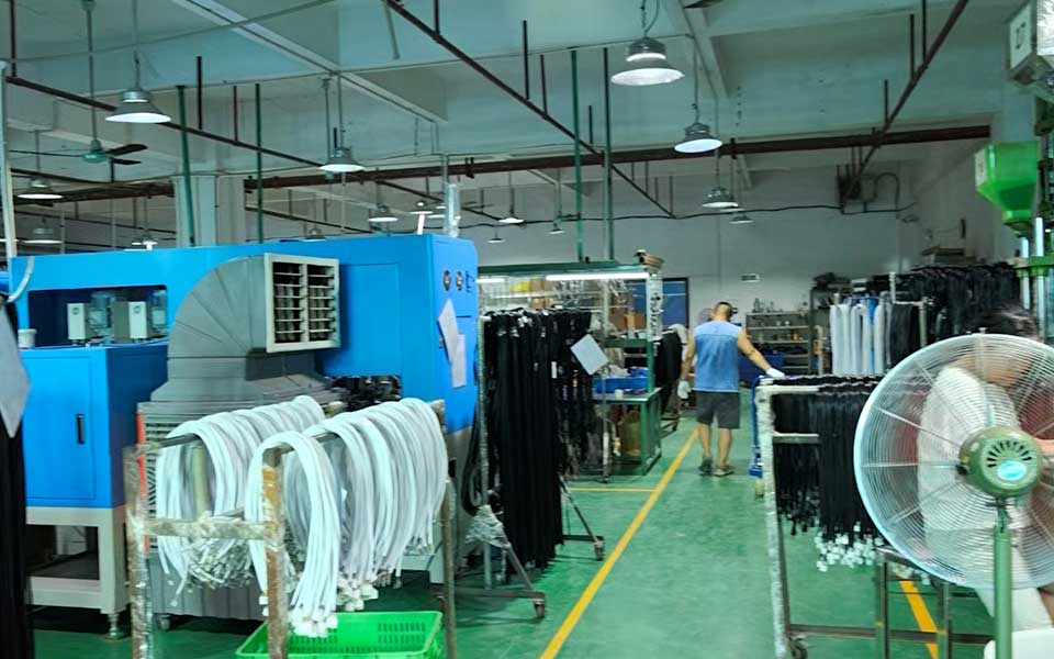 广东东莞电线厂车间降温案例