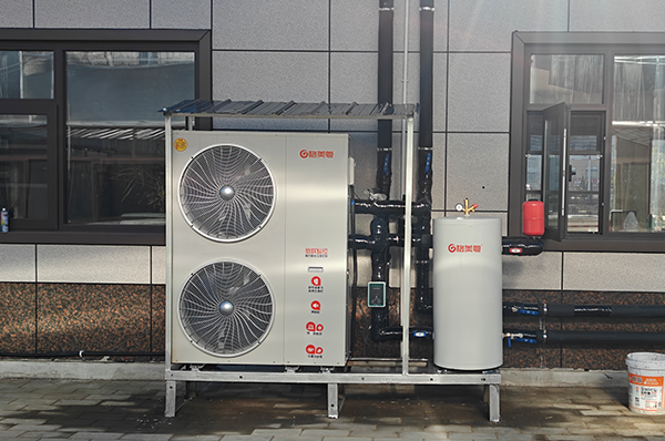 告别燃煤!河北别墅用空气能采暖：低碳环保、恒温舒适，用户直呼“省心”‌