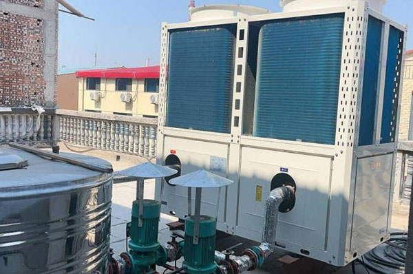河北省新乐市美院酒店冷暖用格美粤空气能，供热高效稳定