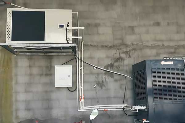 注塑车间高温潮湿难解决?乐清约伯电子：选用格美粤蒸发冷空调高效破局